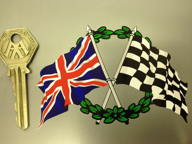 Bandera Union Jack cruzada y pegatina a cuadros con guirnalda