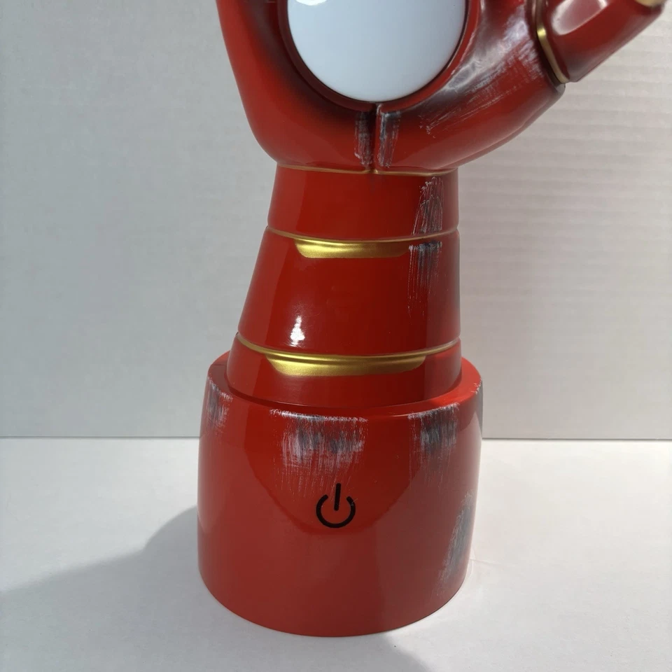 Светодиодная настольная лампа Marvel Comics Iron Man Gauntlet 14 дюймов Marvel Comics Ukonic - Изображение 3 из 4