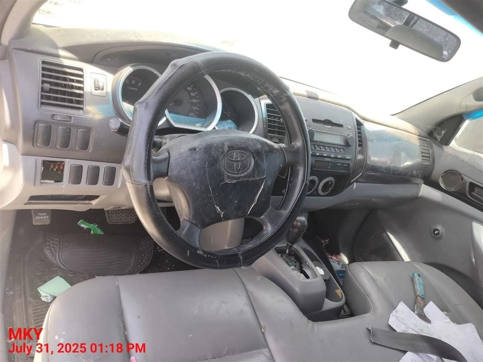 BLK LEFT FRONT DOOR TRIM PANEL 2006 TOYOTA TACOMA Foto 4 de 4