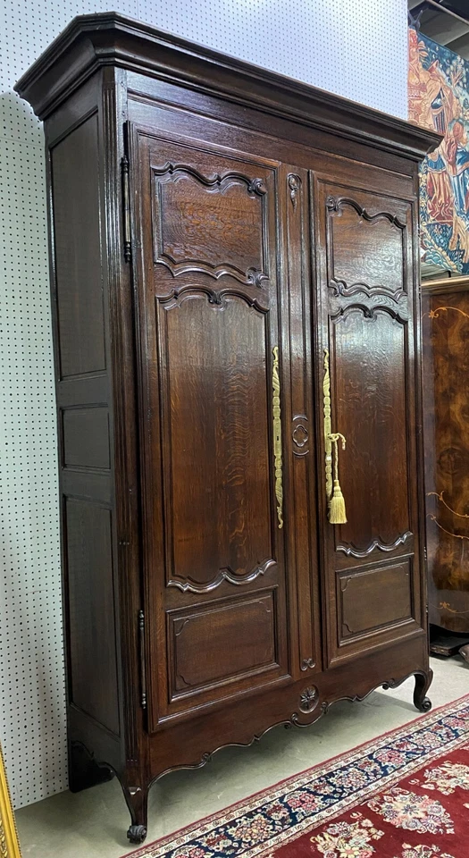 Armário de casamento antigo esculpido em carvalho francês da Normandia por volta de 1780 - Imagem 2 de 4