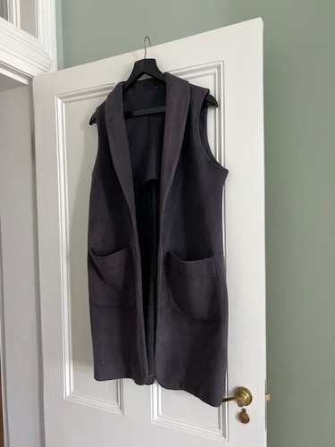 Stunning grey faux suede waistcoat jacket L - VGC - Picture 2 of 9