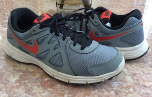 red nike revolution 2