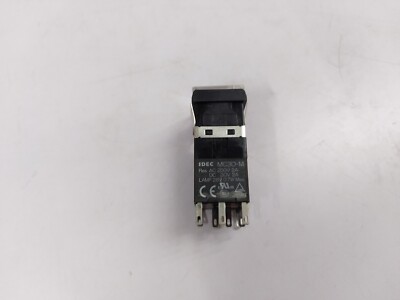 IDEC MC3D-M Pushbutton Switch AC 250V 2A DC 30V 2A Lamp 28V 0.7W