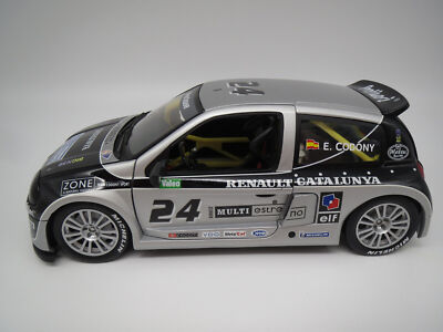 LE142 UNIVERSAL HOBBIES 4506 Voiture 1/18 Renault Clio sport trophy catalunya 24