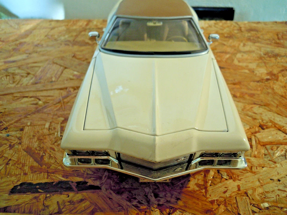 ROAD SIGNATURE 1/18 Buick Riviera GS 1971 - Immagine 3 di 4
