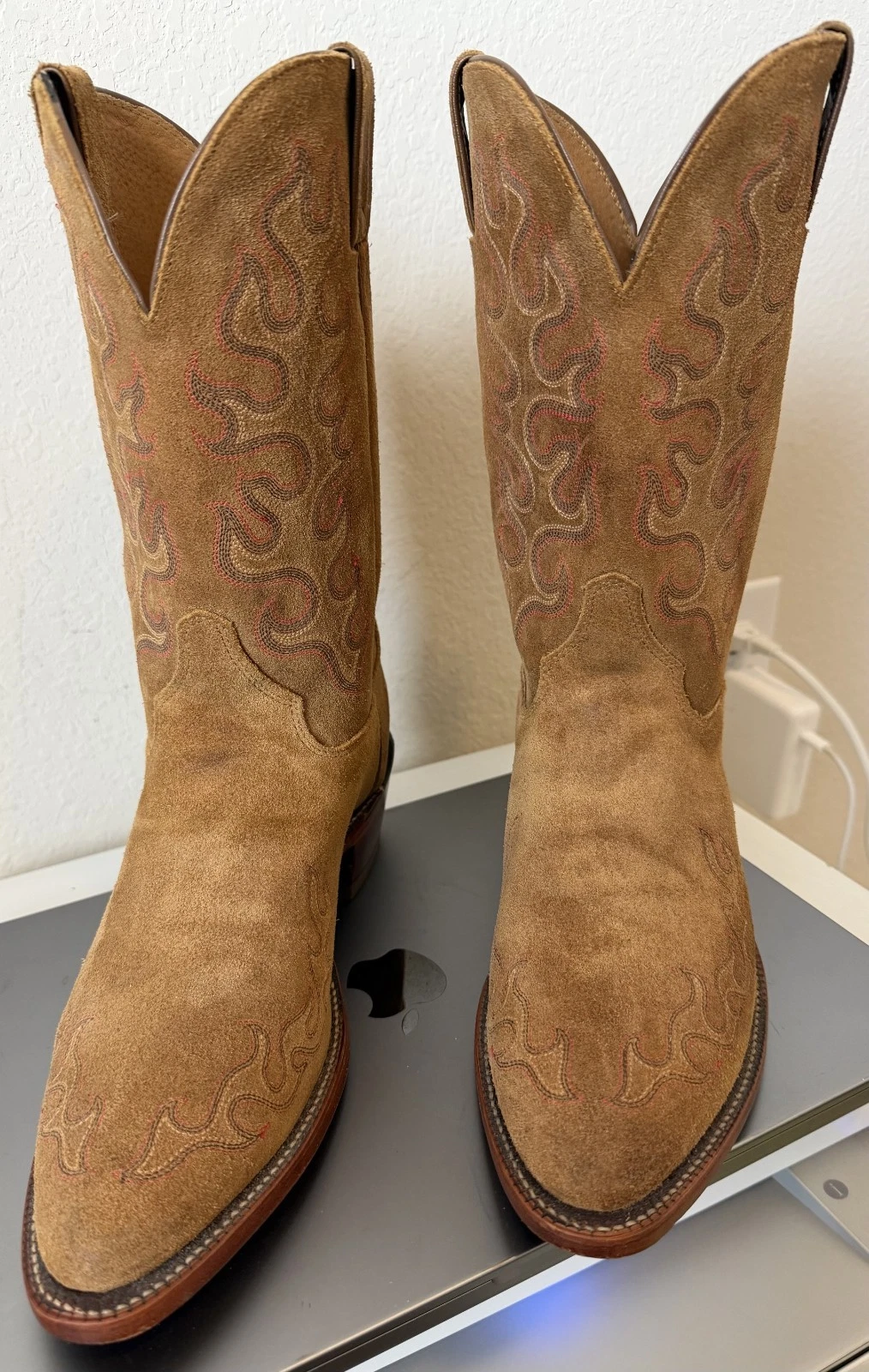 JUSTIN 10D HANDCRAFTED SUEDE CLEAN ONE WEAR?? GLOVE LEATHER LINING NO STAINS !!