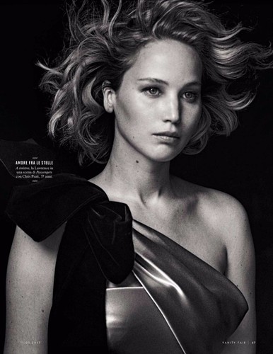 VANITY FAIR Magazine ITALY EMMA STONE Theo James Cynthia Nixon Jennifer Lawrence - Picture 6 of 7