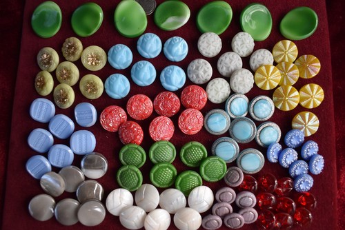 91 pcs LOT OLD CZECH RARE VINTAGE GLASS BUTTONS 1930´s ART-DECO - Picture 2 of 2