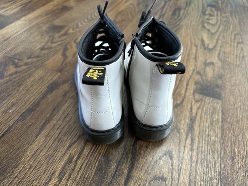 Dr. Doc Martens weiße Lack AirWair 8 Ösen Stiefel Mädchen Größe 4 - Bild 4 von 6