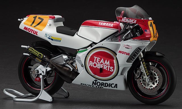 Hasegawa 1/12 Model Kit Team Lucky Strike Roberts Yamaha YZR500