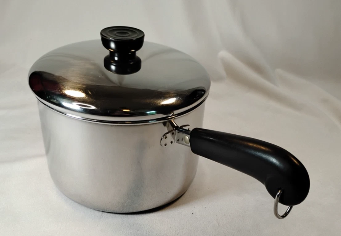Revere Ware 3 Qt Saucepan w/Lid Tri-Ply DISC 2013 Sits Flat