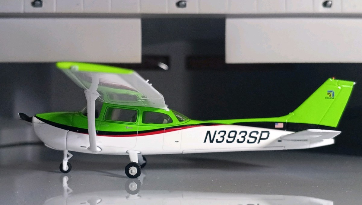 GeminiJets Cessna 172 Skyhawk N393SP 1:72 Diecast Model Green