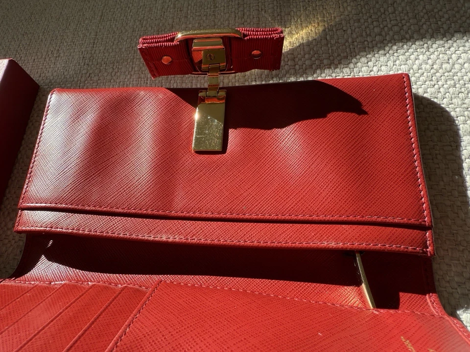 Carteira Feminina Salvatore Ferragamo (Couro de Bezerro Rosso) - Imagem 3 de 4