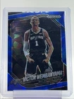 VICTOR WEMBANYAMA 2024-25 PANINI PRIZM BLACK BLUE ICE SPURS /125 Q2371