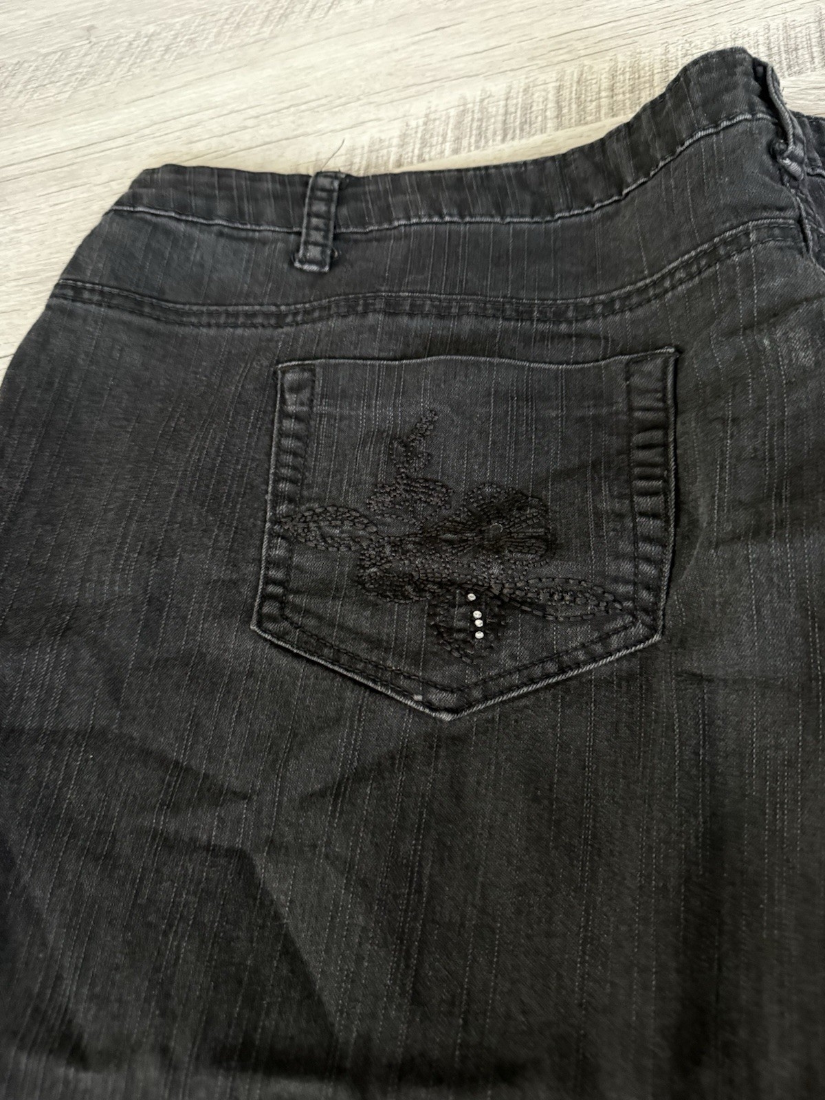 Basic Editions Black Embroidered Capri Jeans 24W - image 5