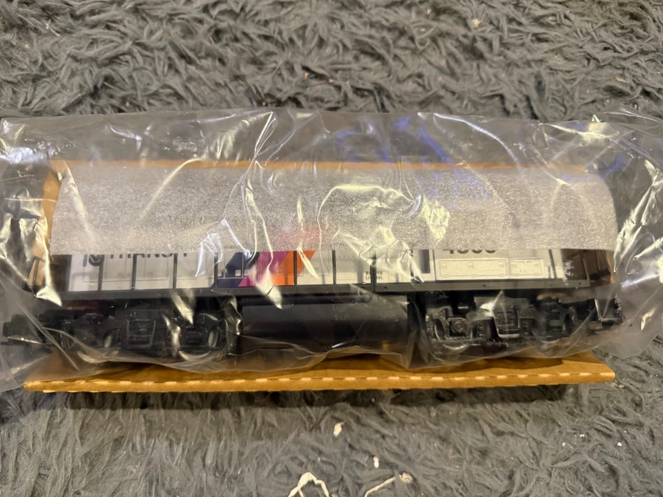 Lionel New Jersey Transit NJT GP-38 Diesel 4300 Dual Motors - New in Plastic - Image 2 of 3