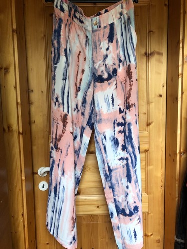 Auffallende Sommerhose im Batiklook, Gr. 42, Marke "Cest Paris",