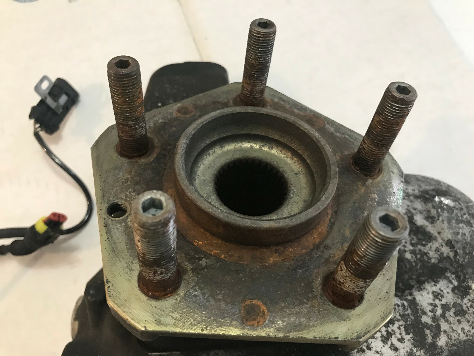 2007 Maserati Quattroporte M139 Right Front Passenger Spindle Knuckle Hub 