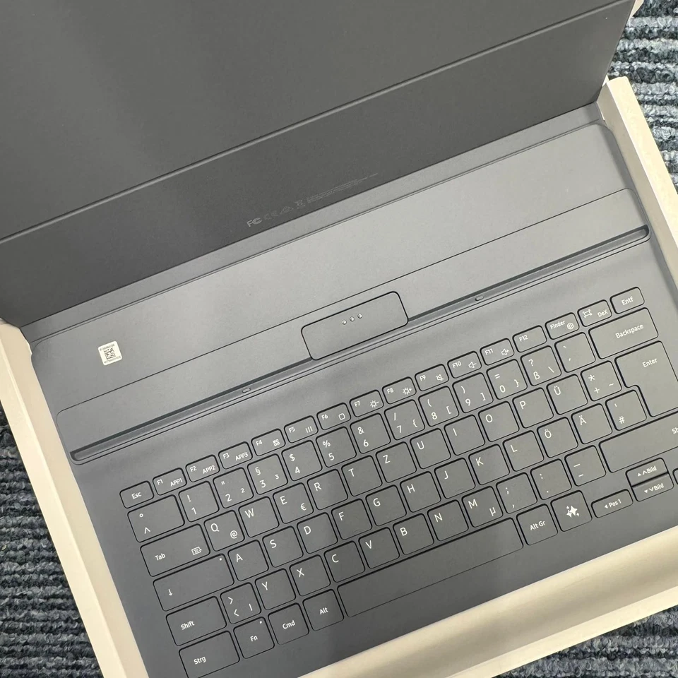 Official Samsung Book Cover Keyboard Slim Galaxy Tab S11 Ultra - GERMAN LAYOUT - Image 2 of 4