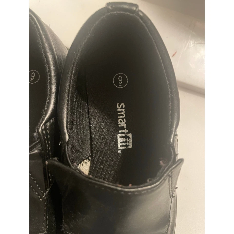 Smart Fit black slip on dress shoes toddler boys size 9 - fair condition - Image 4 of 4