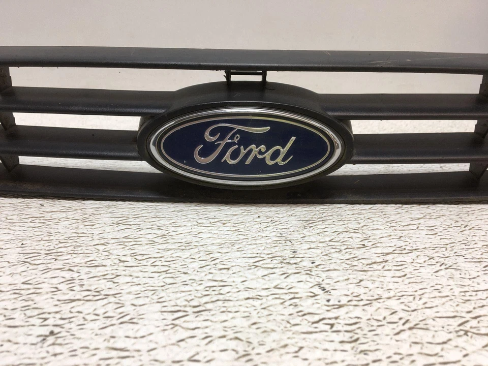 00 01 02 03 04 Ford Focus parrilla Foto 2 de 4