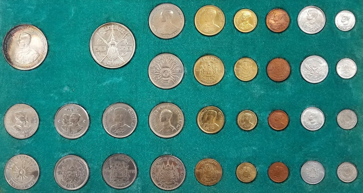 Royal Thai Mint 32 coin set, Thailand! 2 silver coins! Green