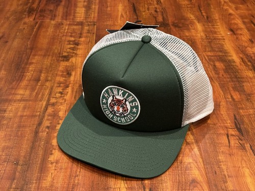 Nike x Stranger Things Cap Grün Weiß CQ8461-323 Hawkins High School Mütze - Neu mit Etikett!