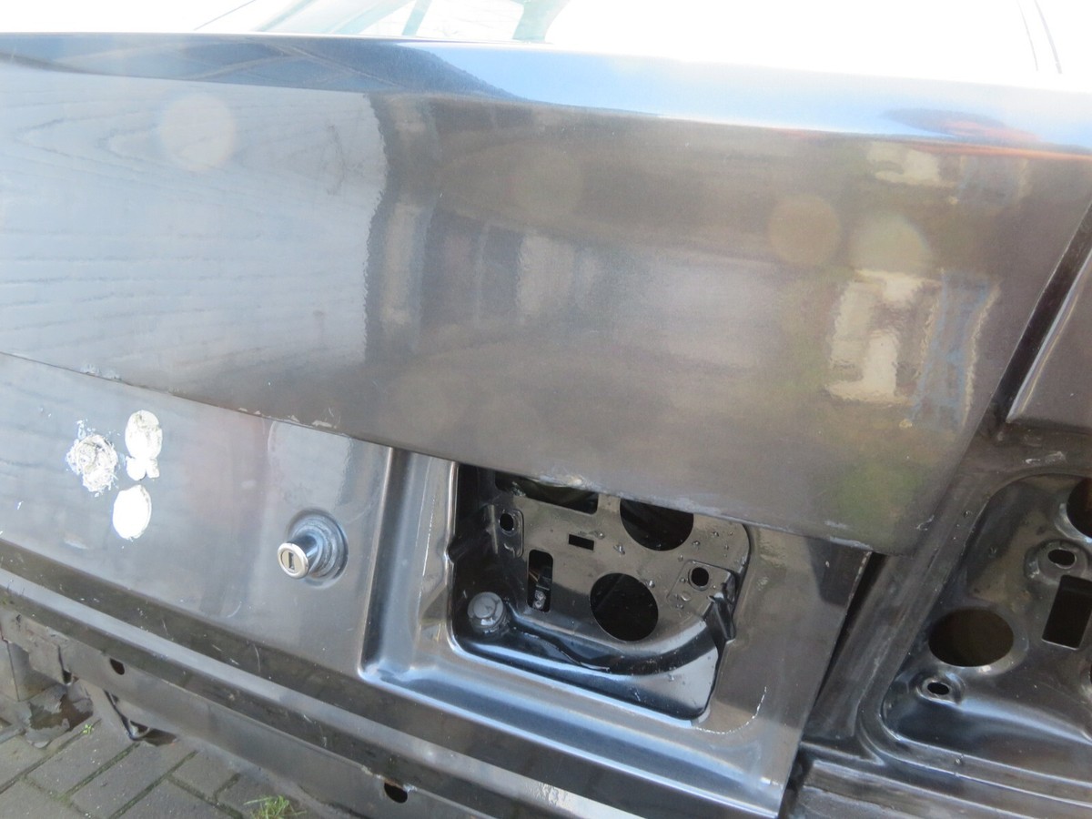 Originale BMW E34 Limousine Heckklappe in Diamantschwarz-metallic  