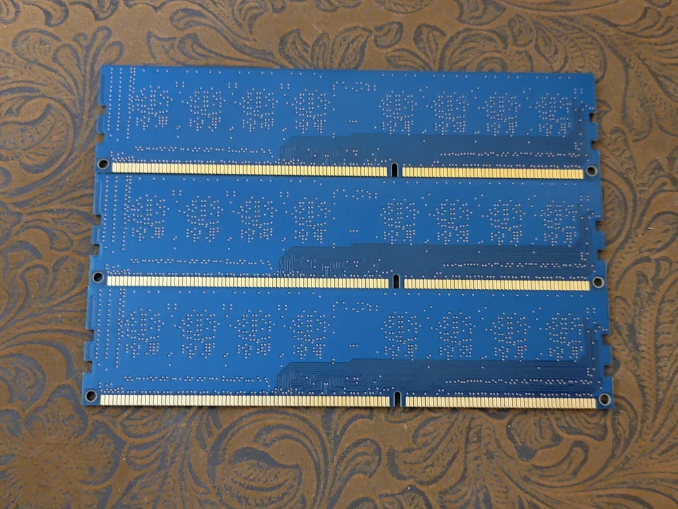 3GB 3x1GB Hynix HMT112U6BFR8C-G7 1Rx8 PC3-8500U DDR3 non-ECC Desktop RAM ㄖ - Image 2 of 2