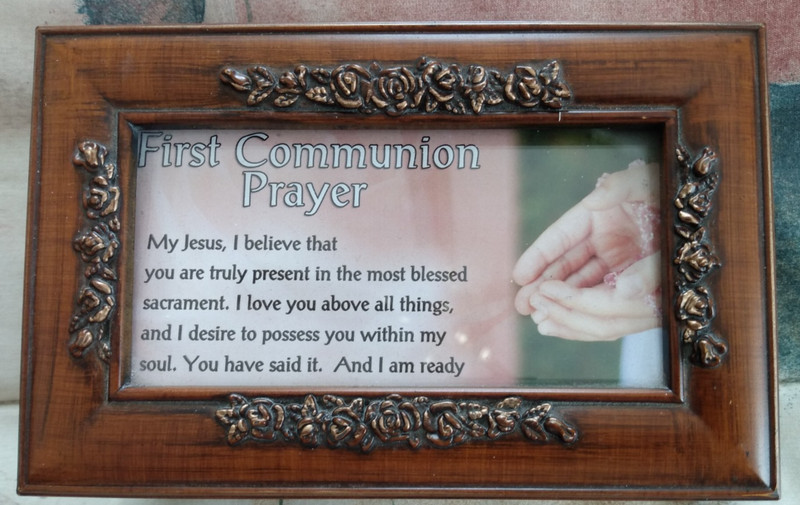 FIRST COMMUNION MUSICAL PRAYER BOX (PLAYS AMAZING GRACE). BOX MADE BY SANTIYO 