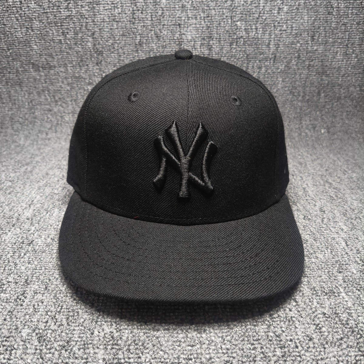 New Era 59FIFTY New York Yankees Black Fitted Cap Size 7
