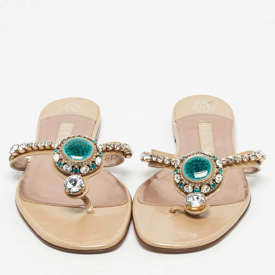 Босоножки-шлепанцы Gina бежевые с лакированным кристаллом с украшениями стрингами размер 41 - Изображение 3 из 4