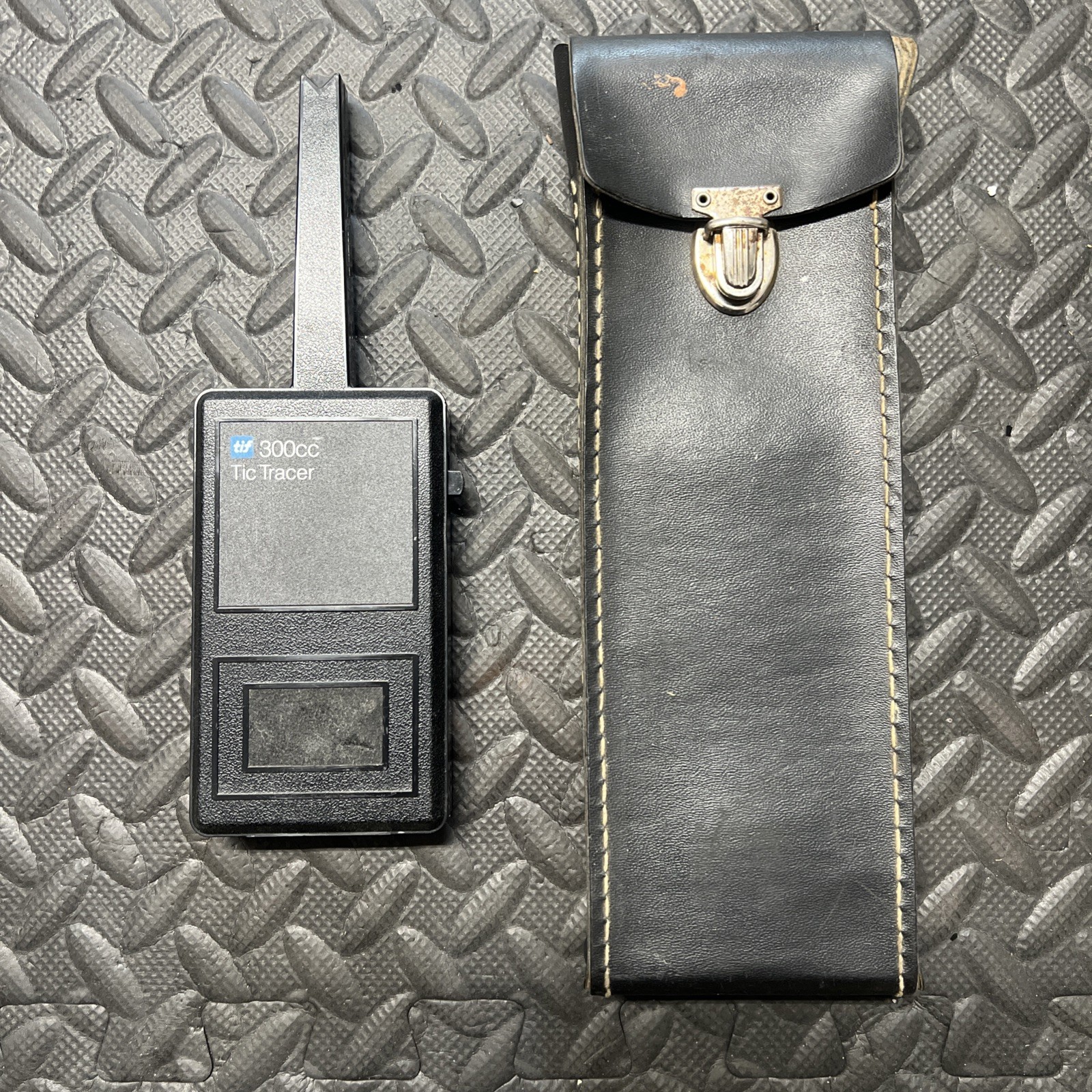 TIF Instruments 300cc Tic Tracer AC Voltage Detector Leather Case