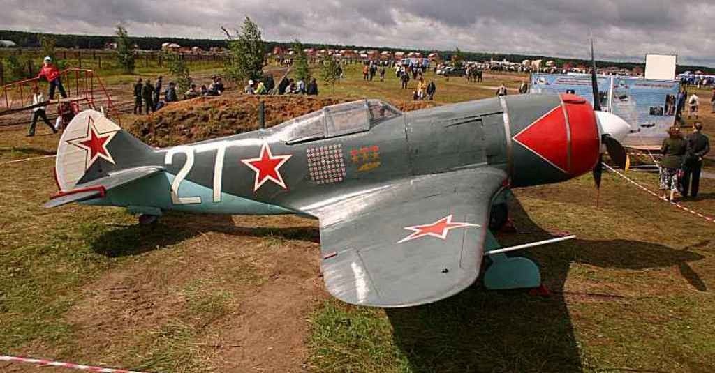 YA−MAN LA-7 Lavochkin La-7 Soviet Fighter Aircraft Mahogany Kiln Wood Model