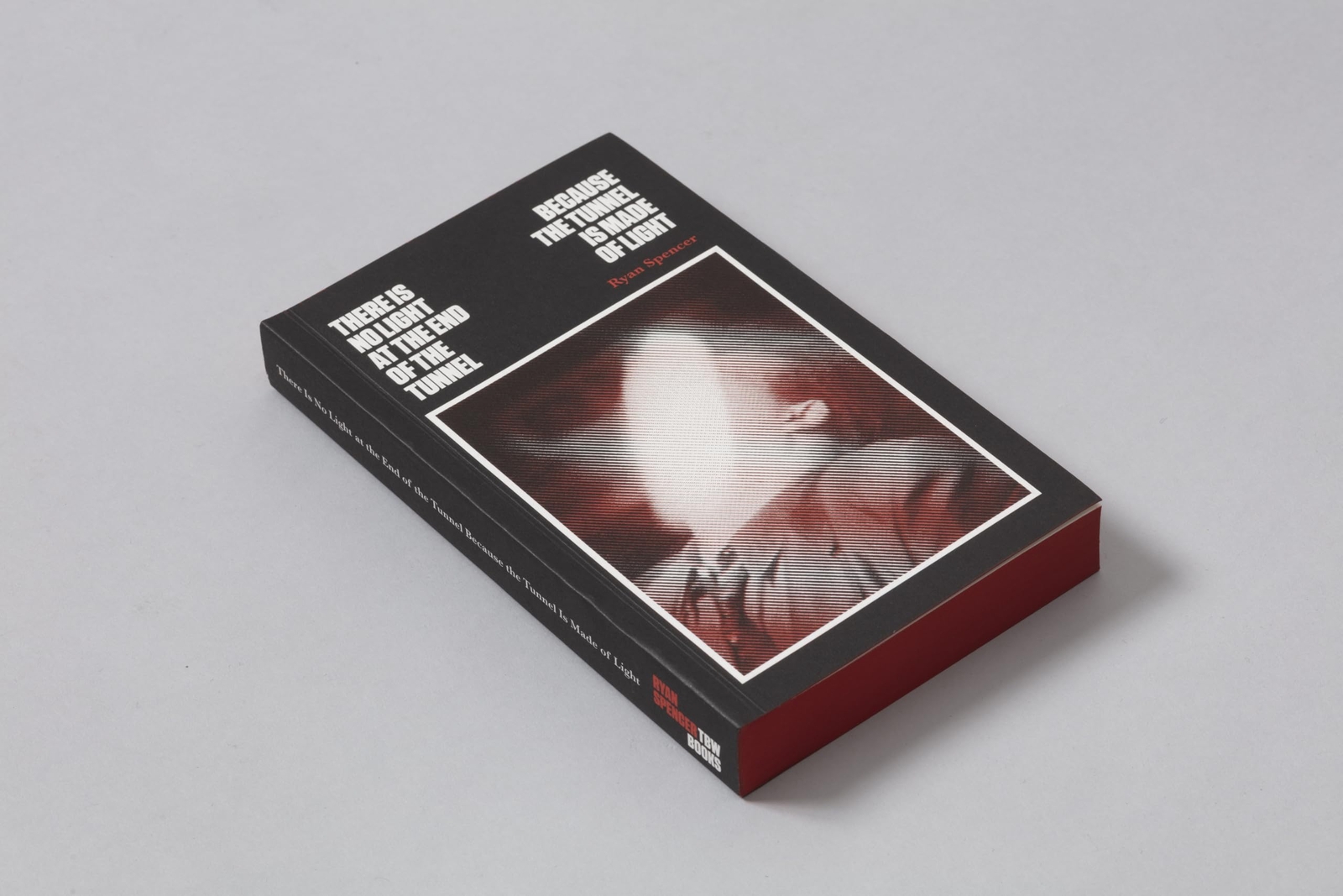 Ryan Spencer There Is No Light at the End of the Tunnel Because the  (Tascabile)