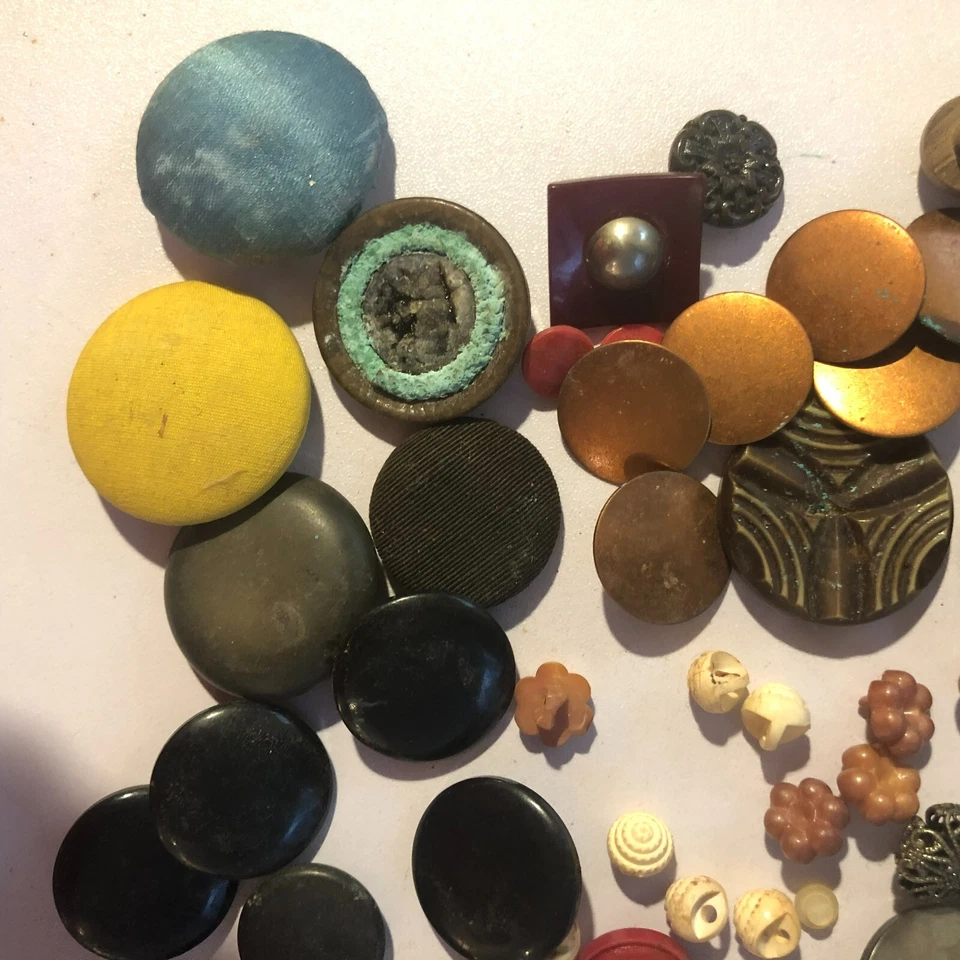 Vintage Shank Button Mixed Lot Bakelite Cellulose Plastic 1930s - 70s - Image 3 of 4
