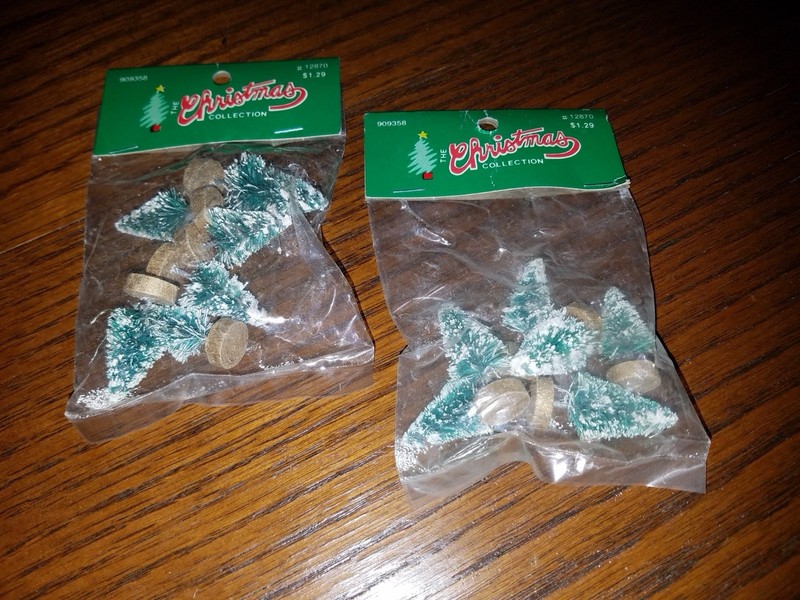 🆕 2 PCS The Christmas Collection Vintage Scale Model Frosted Trees 🎄🎄