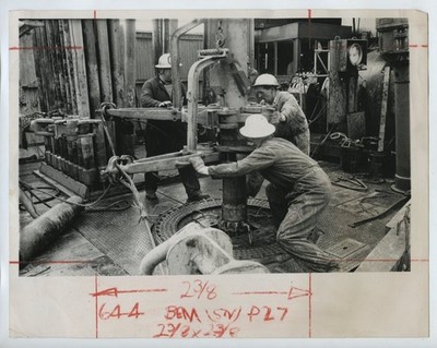 Ölindustrie Rig Kupplung neues Rohr zur Bohranlage 70er Jahre Pressefoto