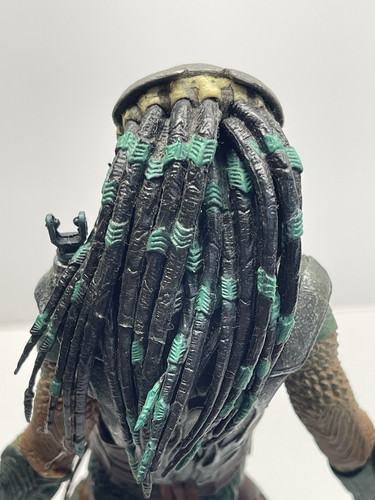 RARE NECA TRACKER PREDATOR 7" BROKEN TUSKS GOOD CONDITION - Picture 16 of 16