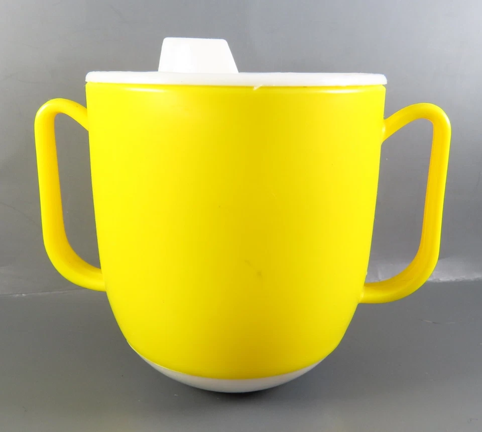 COPO SIPPY VINTAGE 2 alças plástico BASE PONDERADA ESTILO TOMMEE TIPPEE amarelo Popeye - Imagem 3 de 4