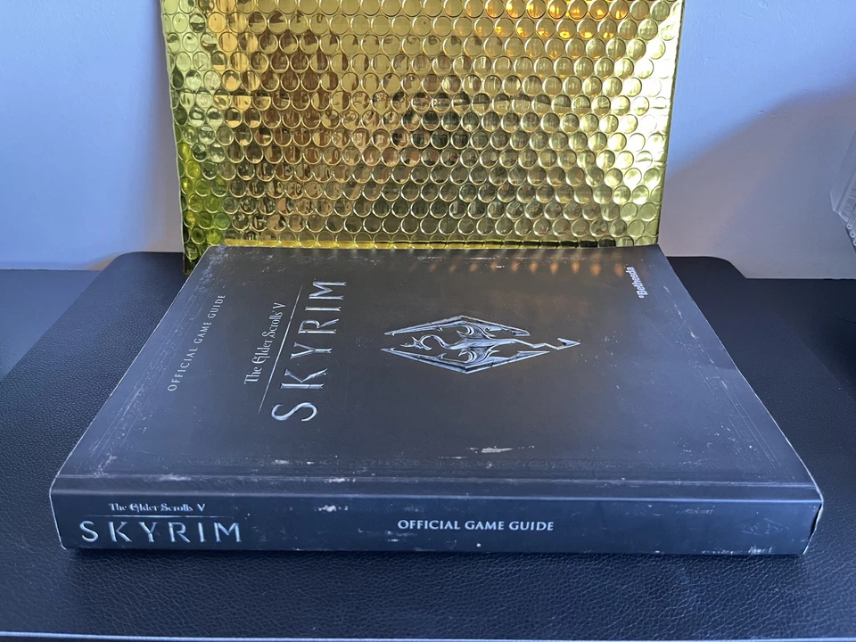 The Elder Scrolls V Skyrim Official Game Guide / Strategy Book  - Image 2 of 4