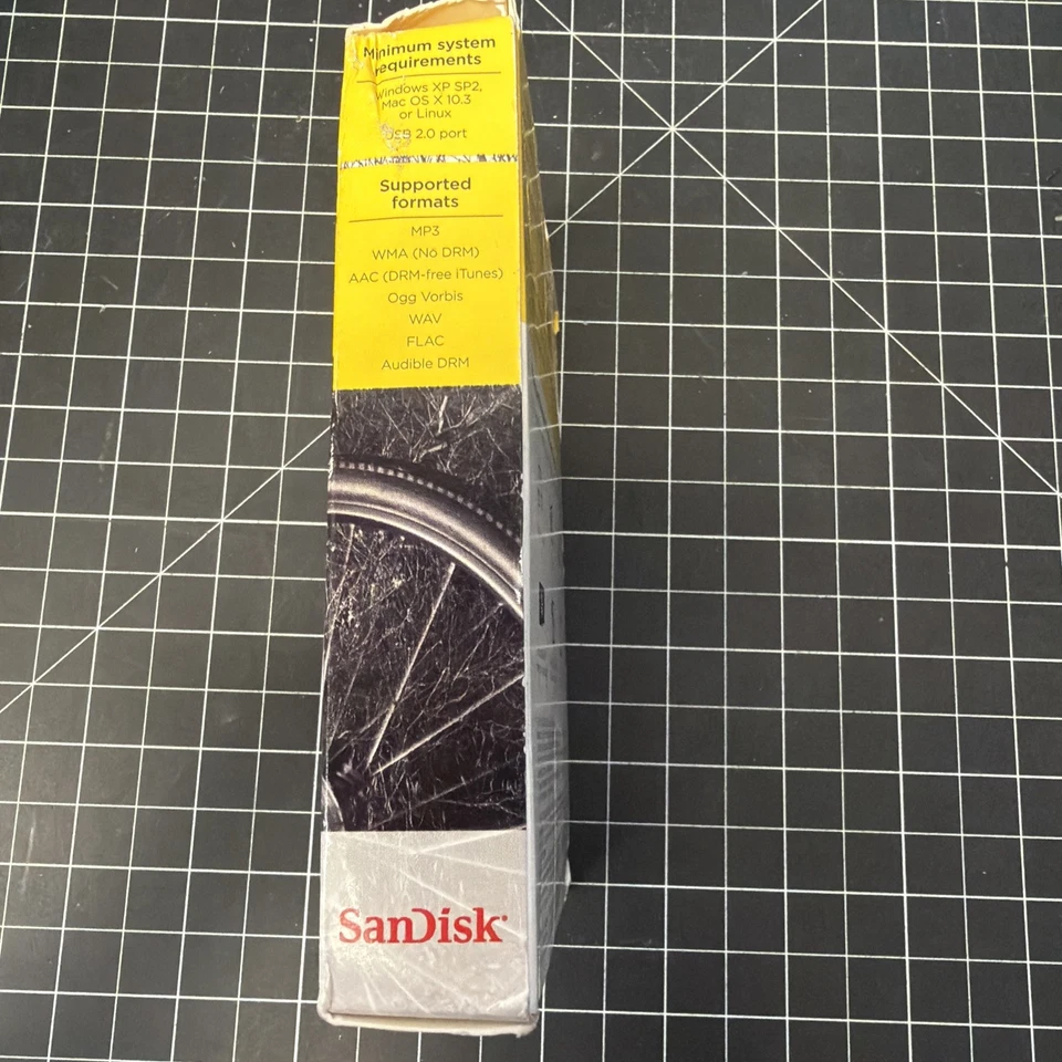 SanDisk Clip Sport 4GB MP3 Player LCD Screen Black SDMX24-004G NEW IN BOX! - Image 3 of 4