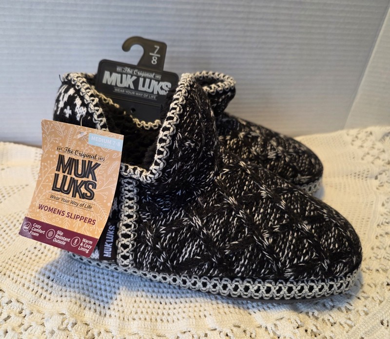 Muk Luks Women's Memory Foam Slippers, Size 7/8, Indoor/Outdoor NWT