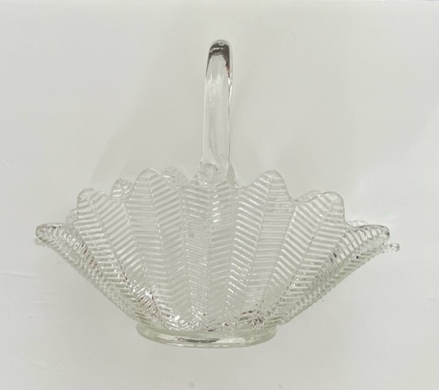 LE Smith Glass HEAVY Feather/Fern Pattern Basket