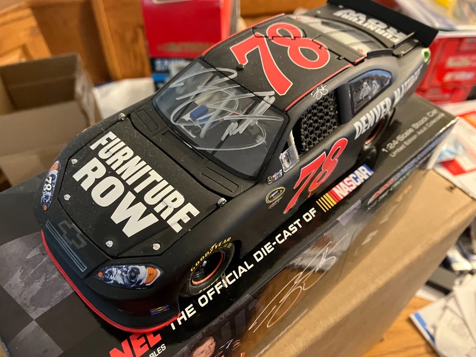 Reagan Smith 2011 #78 1:24 fila de muebles Impala autografiado Foto 2 de 2