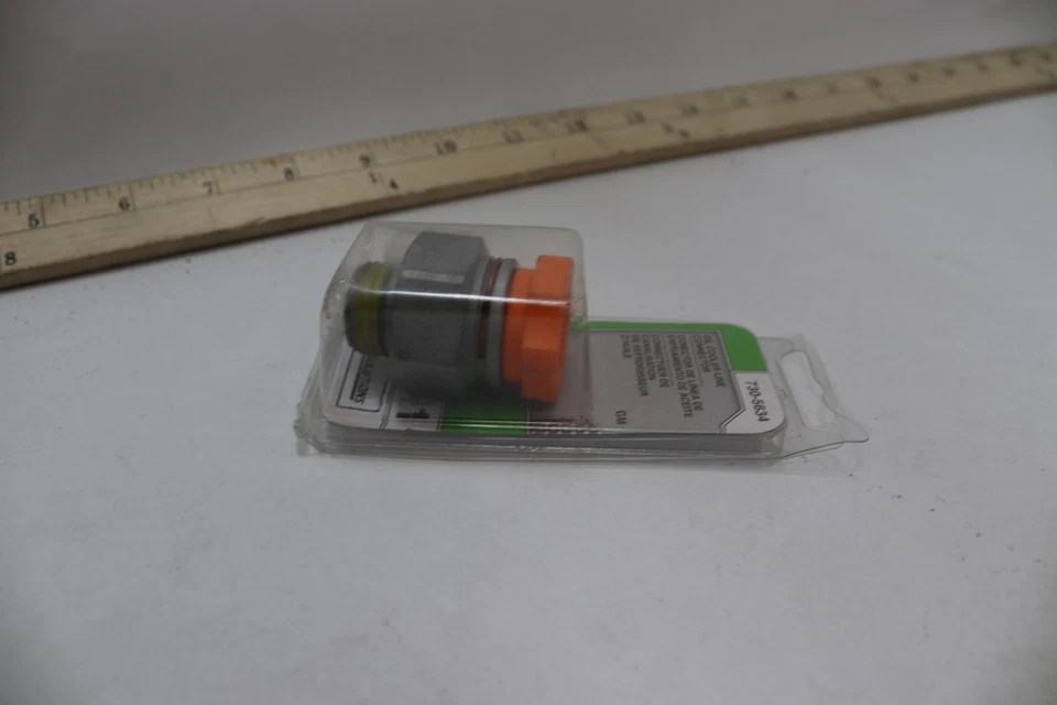 Conector de línea de enfriador de aceite Napa Solutions 1/2" MNPT x 3/4" 730-5634 Foto 2 de 3