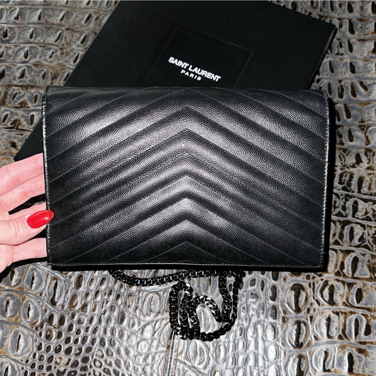 Materasso Chevron monocromatico in grani di polvere Saint Laurent monocromatico YS