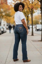 WRANGLER VINTAGE BOOT CUT LEG FIT WOMENS BLUE JEANS sz9/10 Mid Rise 35 Inseam