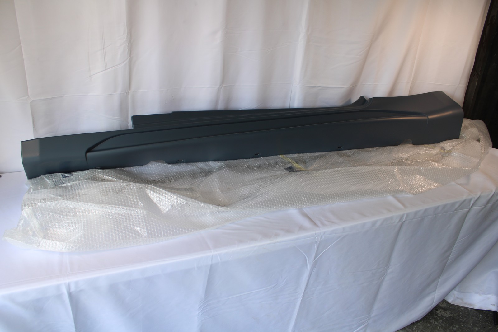 Maserati GranTurismo Right Side sill trim P/N 980145171