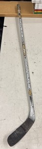 EASTON SYNERGY ONE PIECE ice HOCKEY STICK  Right handed curve 